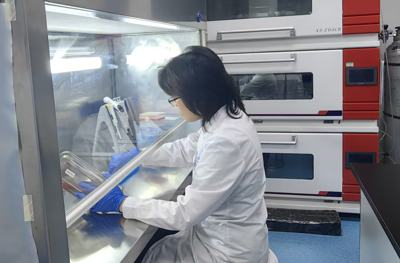 SynvitaBio laboratory researcher at work