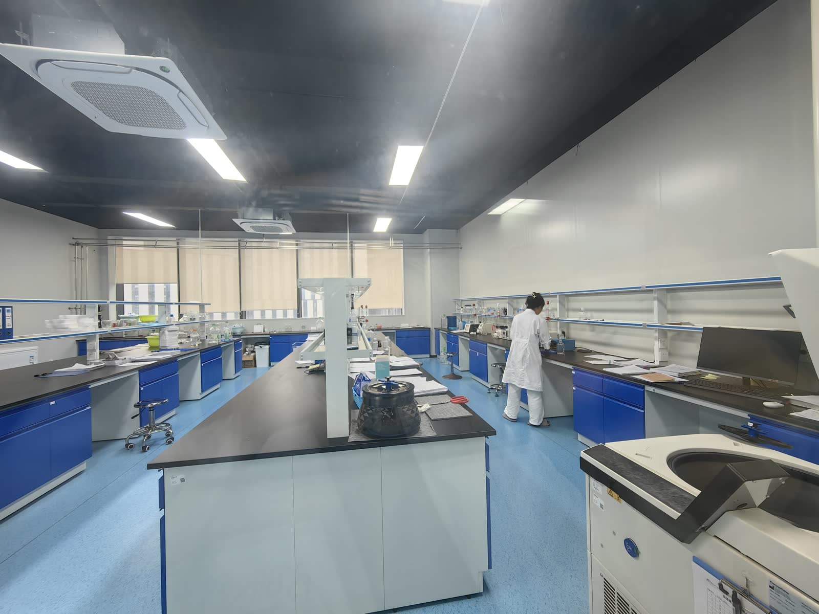 SynvitaBio laboratory workspace